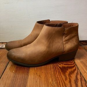 Cute & Comfortable! Clarks Leather Ankle Bootie